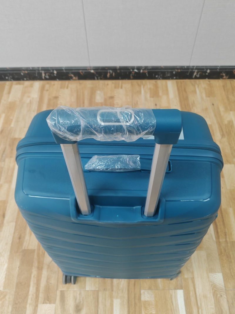 4-delige polypropyleen koffer set (20 – 24 – 28 inch) + make-uptasje blauw